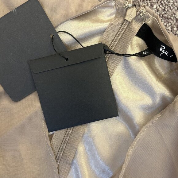 Ryu Women's Dress Size S Beige Sleeveless V-Neck Back Zipper Knee Length NWT - Picture 8 of 15